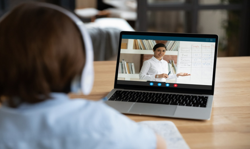 Comparação entre plataformas de aprendizado de idiomas e serviços de tutoria